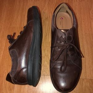 Womens 8.5 CLARKS UNSTRUCTURED Brown Leather Tie Sneakers